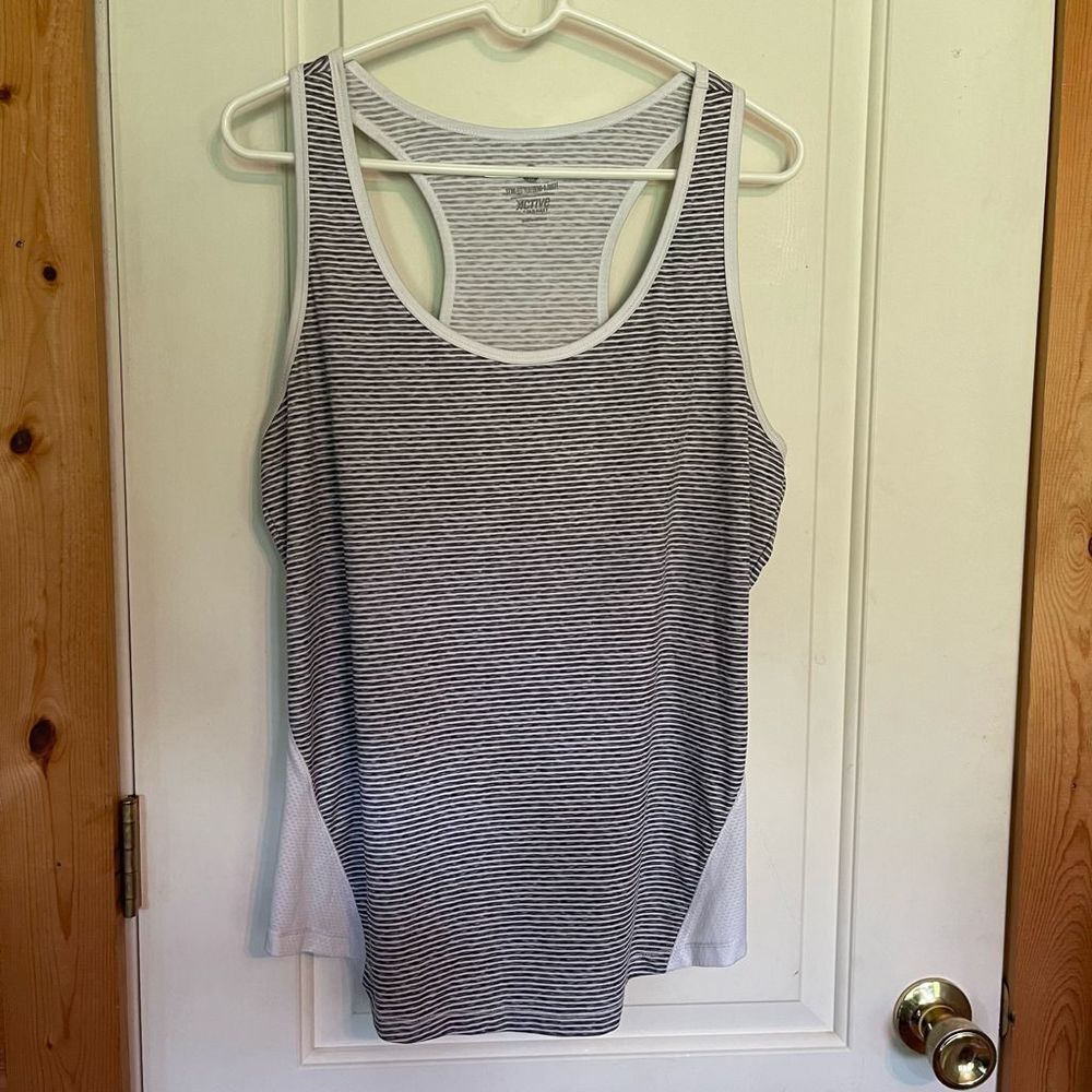 Old Navy Womens tank top XL (16)
Semi-fitted
Gray/white